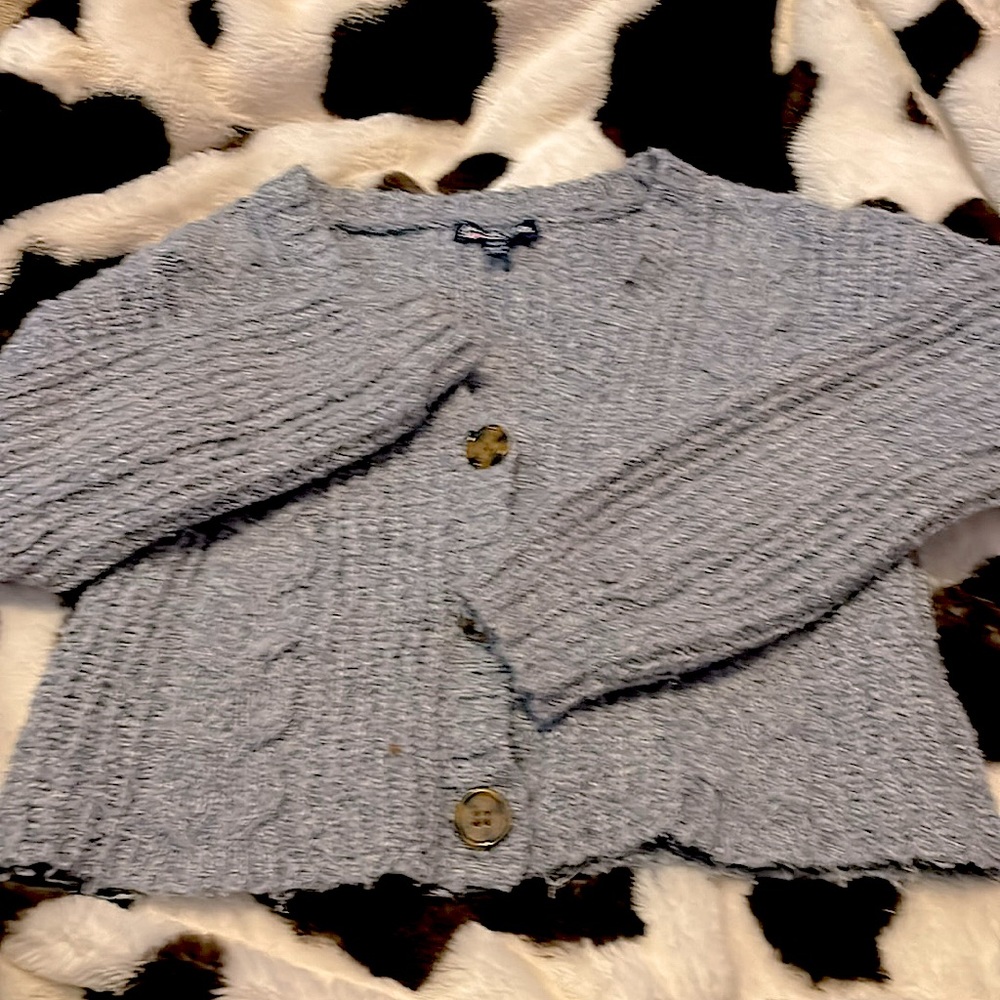 Brand is freshman, small seven and it is in great quality only worn once!!